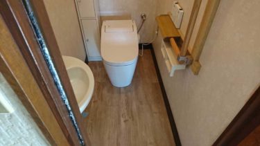 パナソニックアラウーノに交換｜トイレ床フロアタイル張り施工事例