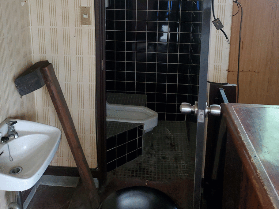 どんちゃん工事前トイレ２